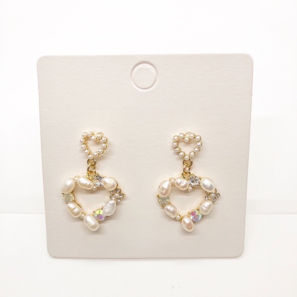 Jewelry - Pearl Heart Earrings